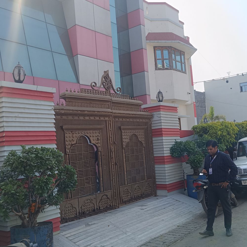 बाराती बनकर आईटी टीम ने खनन कारोबारियों पर मारे छापे:सोनभद्र में विधायक उमाशंकर के छात्रशक्ति इंफ्रा, खनन व्यवसायी अजय सिंह समेत कई जगहों पर कार्रवाई