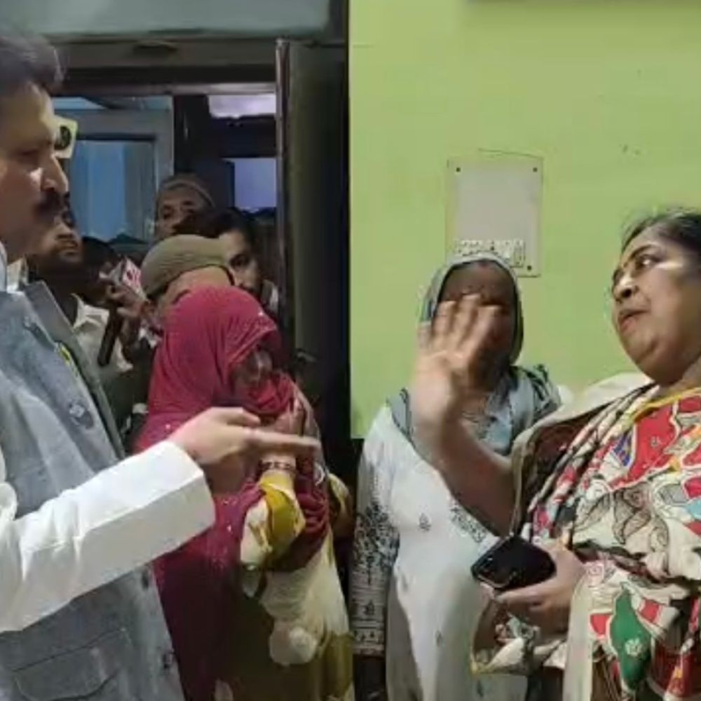 संभल सीएचसी में जच्चा-बच्चा की मौत, हंगामा:परिजनों ने कहा- इंजेक्शन लगाने के बाद बिगड़ी हालत; कार्रवाई की मांग