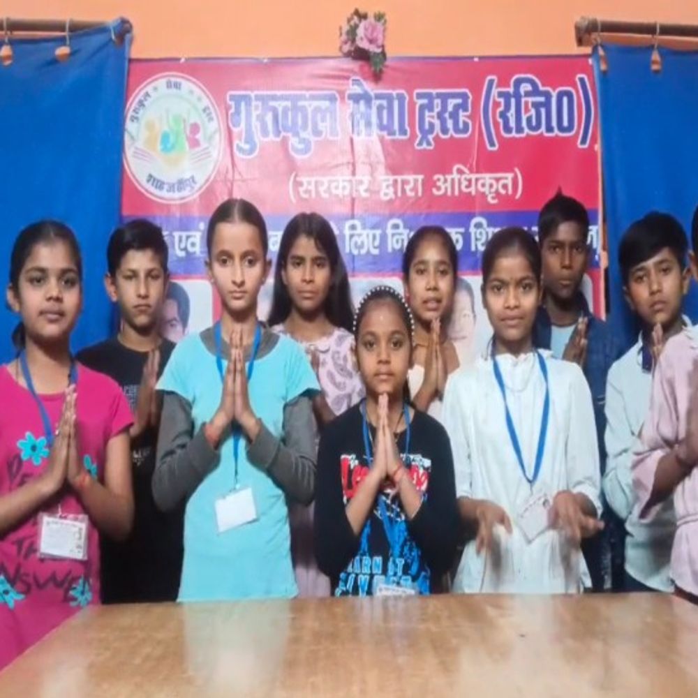 एक्टर राजपाल यादव से नाराज हुए छात्र-छात्राएं:गुल्लक में पाॅकेट मनी जमा कर भेजी थी मदद, बोली-आपने कोई जवाब ही नही दिया