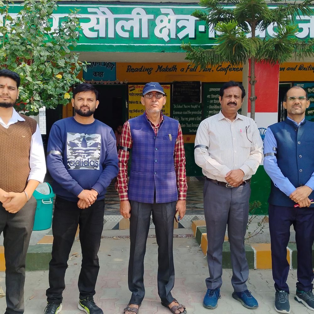 टीईटी अनिवार्यता के विरोध में शिक्षकों का आंदोलन तेज:सीतापुर में तीन दिवसीय प्रदर्शन, काली पट्टी बांधकर जताया विरोध