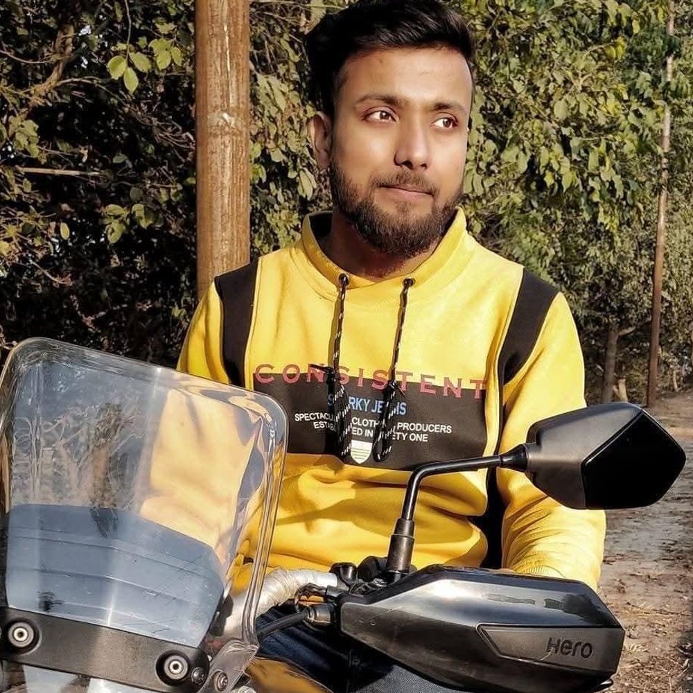 कौशांबी में लापता युवक का रेलवे ट्रैक पर शव मिला:परिजनों ने फोटो देख कपड़ों से की पहचान, जांच जारी