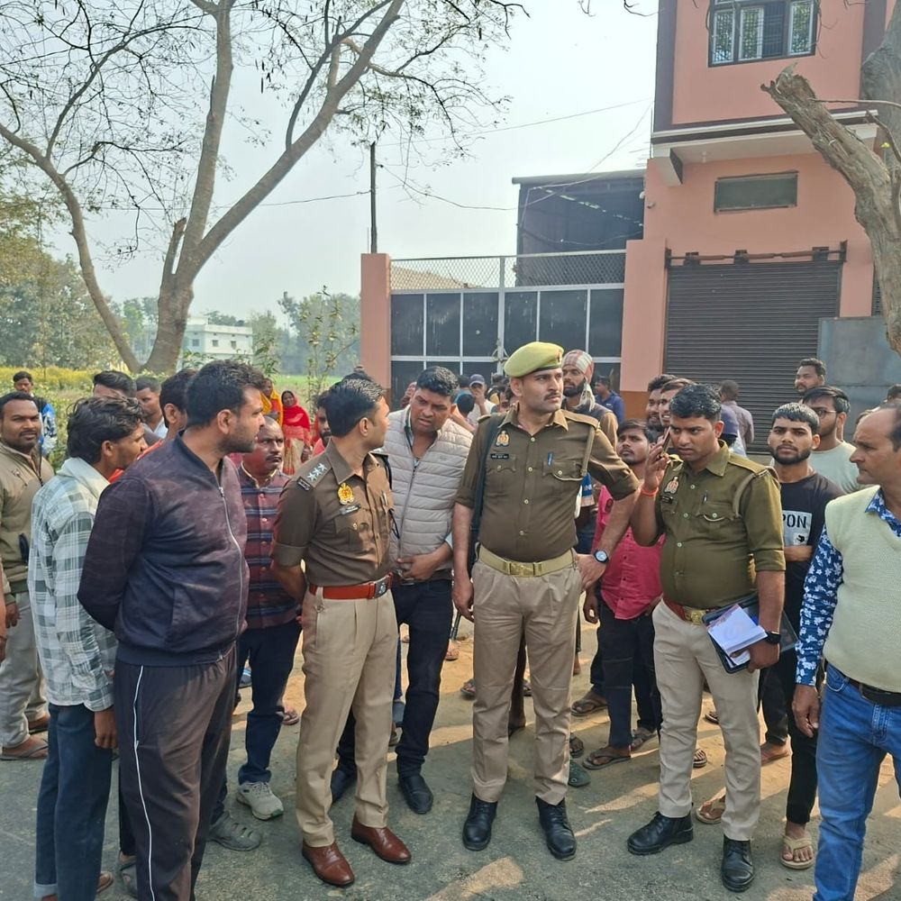 11 हजार वोल्ट तार से ट्रक चालक की मौत:देवरिया में हादसा, बिजली विभाग पर लापरवाही का आरोप