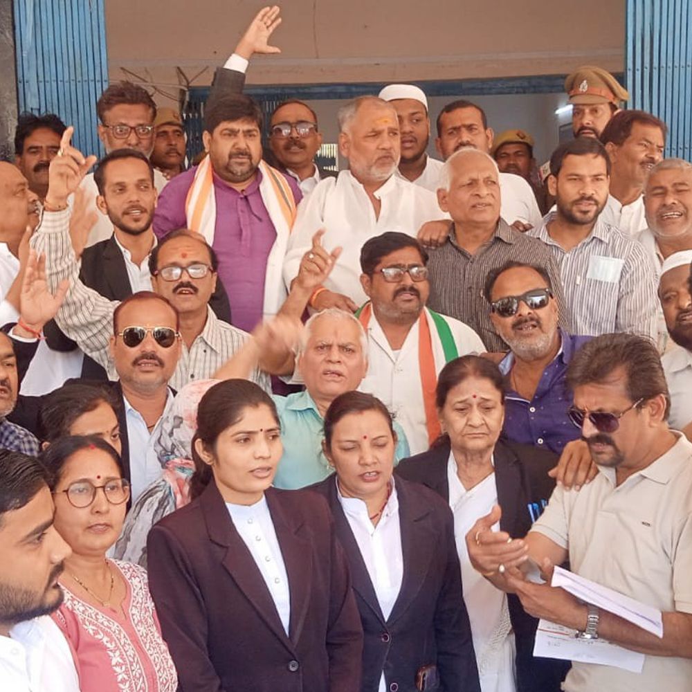 शंकराचार्य अविमुक्तेश्वरानंद मामले में कांग्रेस का प्रदर्शन:यौन उत्पीड़न FIR पर निष्पक्ष जांच की मांग, पीएम को ज्ञापन भेजा