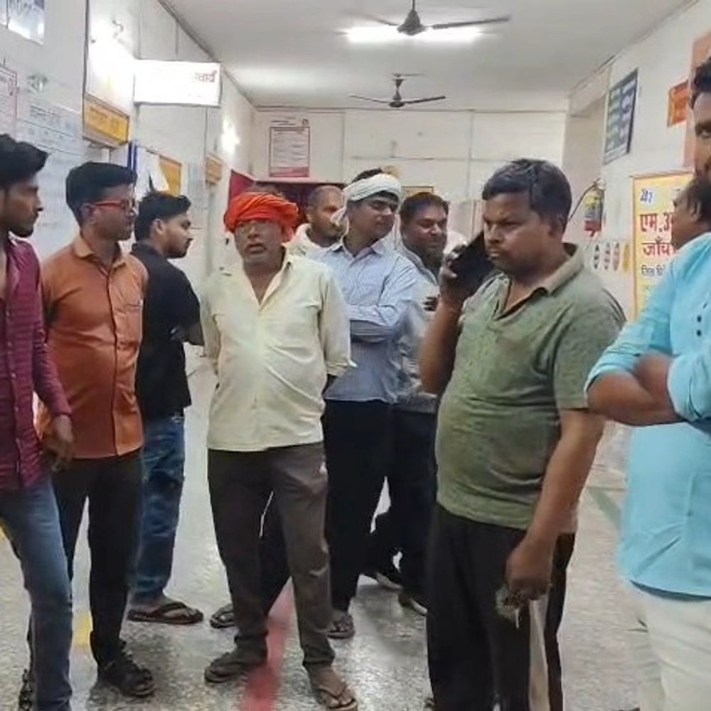 इटावा में युवक की संदिग्ध हालात में मौत:परिजनों ने करंट लगने का आरोप लगाया, दुकान पर काम करने गया था