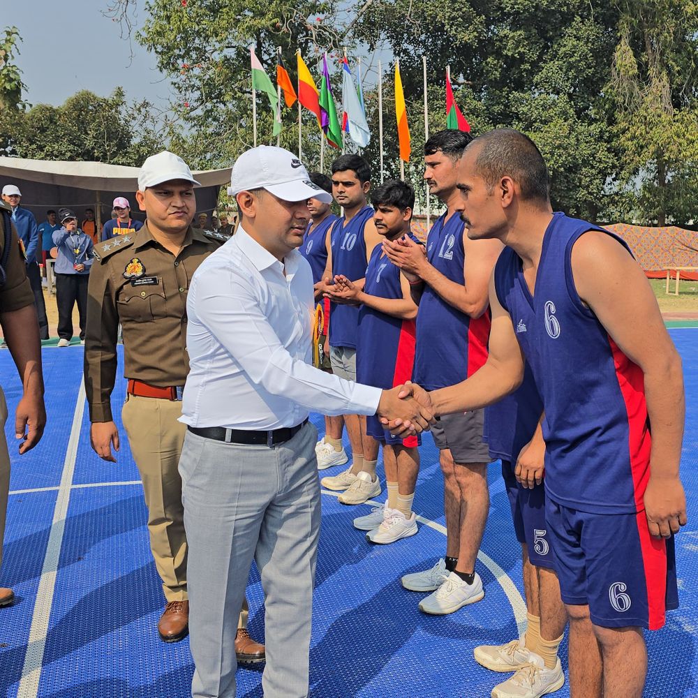 सीतापुर में पीएसी मध्य जोन प्रतियोगिता शुरू:6 जिलों की टीमों ने लिया भाग, लखनऊ पीएसी ने बास्केटबॉल जीता