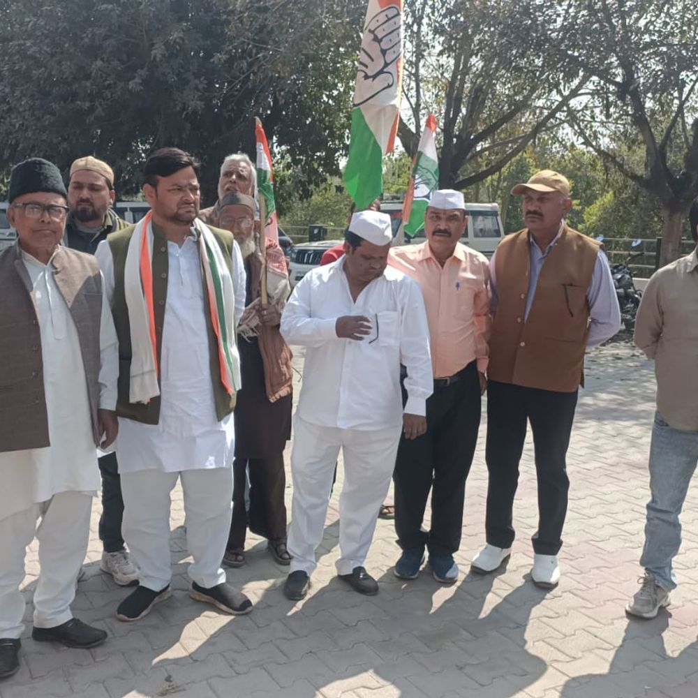 शंकराचार्य पर FIR, कासगंज में कांग्रेसियों का प्रदर्शन:प्रधानमंत्री के नाम SDM को सौंपा ज्ञापन, दूसरे प्रदेश की एजेंसी से जांच की मांग