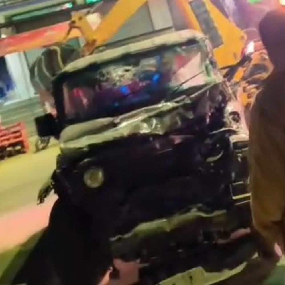 मैनपुरी में तेज रफ्तार थार ट्रक में घुसी, 4 घायल:एयर बैग खुलने के जान बची, तेज रफ्तार में नियंत्रण खोने से हुआ हादसा