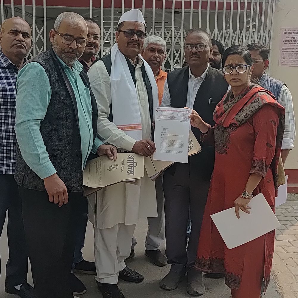 भारतीय मजदूर संघ का जिला मुख्यालय पर प्रदर्शन:देवरिया में मुख्यमंत्री के नाम 18 सूत्रीय मांगों का ज्ञापन सौंपा