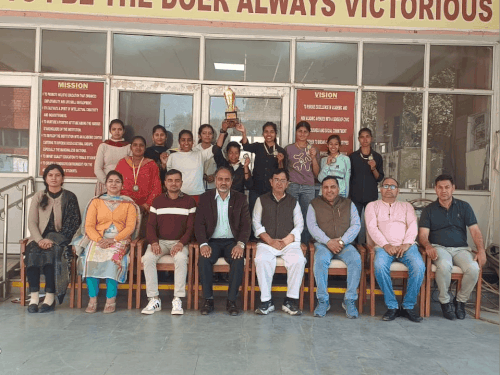 महम कॉलेज की महिला रग्बी टीम ने जीता कांस्य पदक:  3 खिलाड़ियों का इंटर-यूनिवर्सिटी कैंप में चयन; विजेता हुए सम्मानित – meham News