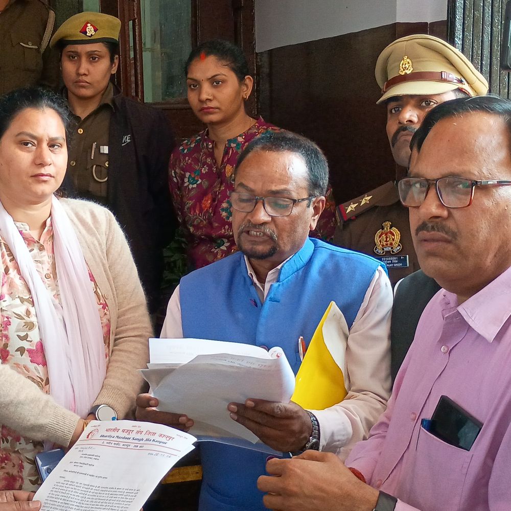 पुरी अधिवेशन के प्रस्तावों पर मजदूरों ने सौंपा ज्ञापन:कानपुर में ACM को पीएम के नाम ज्ञापन, 7500 रुपए पेंशन की मांग