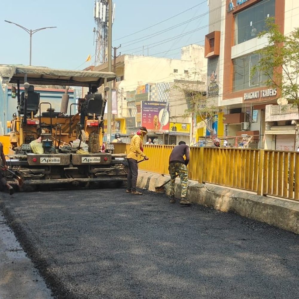 नेहरू चौक-दर्रीघाट सड़क का 10 साल बाद डामरीकरण शुरू:  30 करोड़ खर्च होंगे, डिवाइडर-रेलिंग ऊंची होगी; चक्का जाम के बाद मिली स्वीकृति – Bilaspur (Chhattisgarh) News