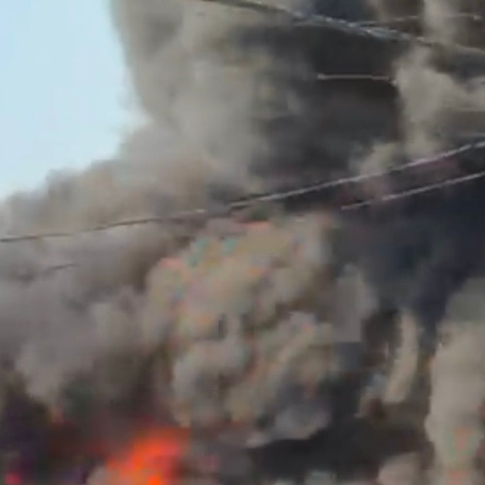 रायबरेली में ड्रम फैक्ट्री में लगी आग, VIDEO:खरपतवार में जल आग से उड़ी चिंगारी, लाखों का सामान जला, 1 किमी दूर तक दिखी लपटें