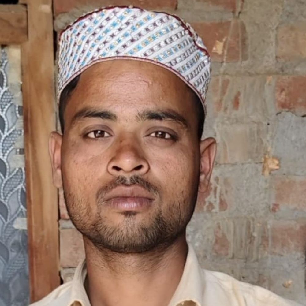 एटा में युवक ने फांसी लगाकर की आत्महत्या:लोहारी गवी में आम के बाग में पेड़ पर लटका मिला शव