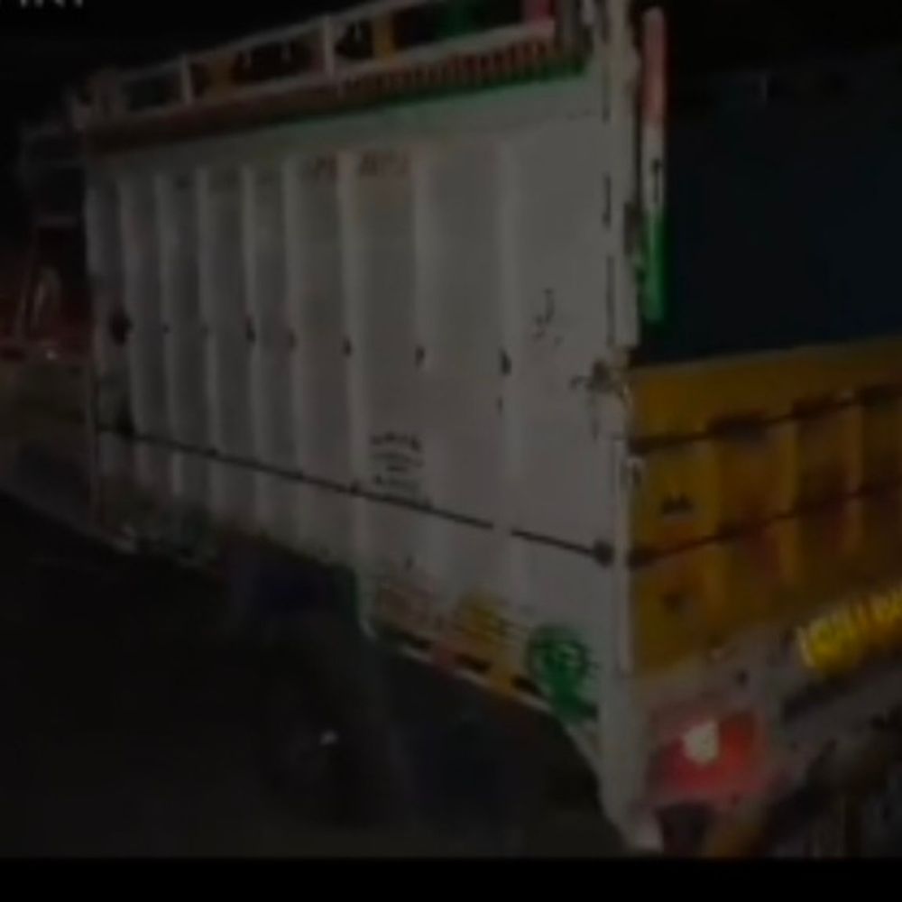 तेज रफ्तार पिकअप ट्रैक्टर को टक्कर मारकर फैक्ट्री में घुसा:  महेंद्रगढ़ में ड्राइवर ने खेत में कूदकर जान बचाई, आरोपी गिरफ्तार, वाहन सीज – Mahendragarh News