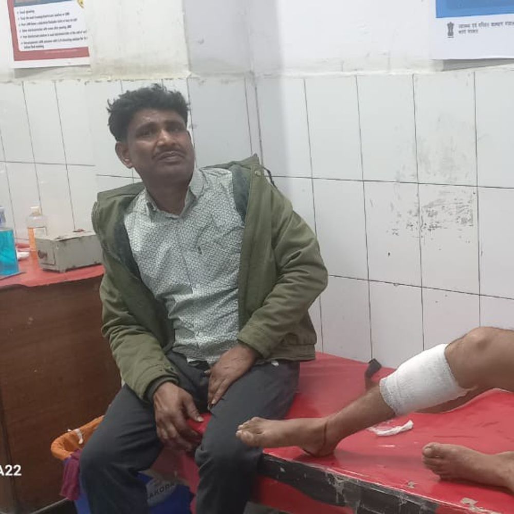 रामपुर में चकबंदी विवाद में दो पक्षों में पथराव, फायरिंग:6 लोग घायल, जमीन की नाप-तोल को लेकर विवाद; पुलिस जांच में जुटी