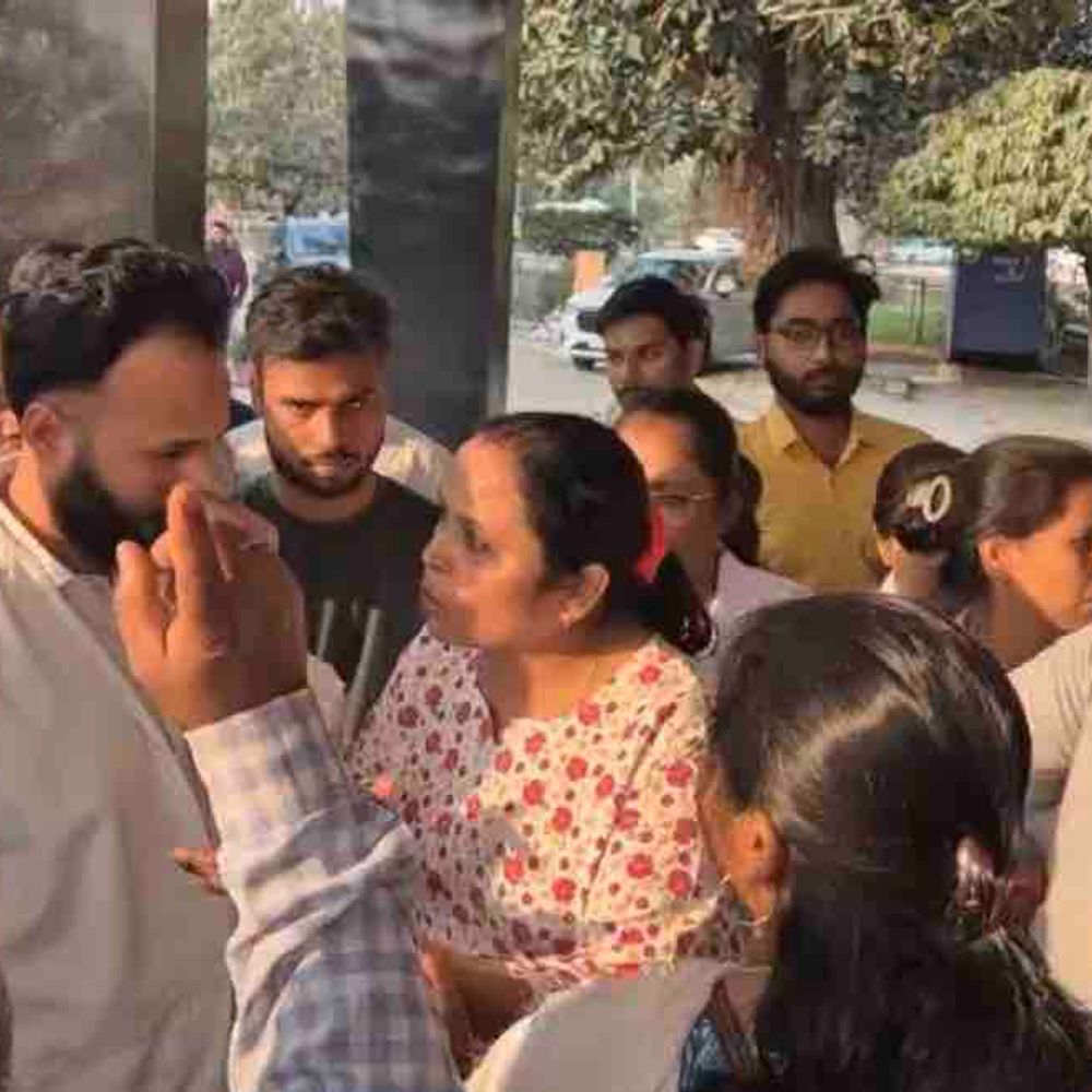 BRD इंटर्न डॉक्टरों ने नर्सिंग स्टाफ को बुरी तरह पीटा:इंजेक्शन के पैकेट को लेकर हुआ था विवाद, आरोपियों पर FIR दर्ज करने की तैयारी