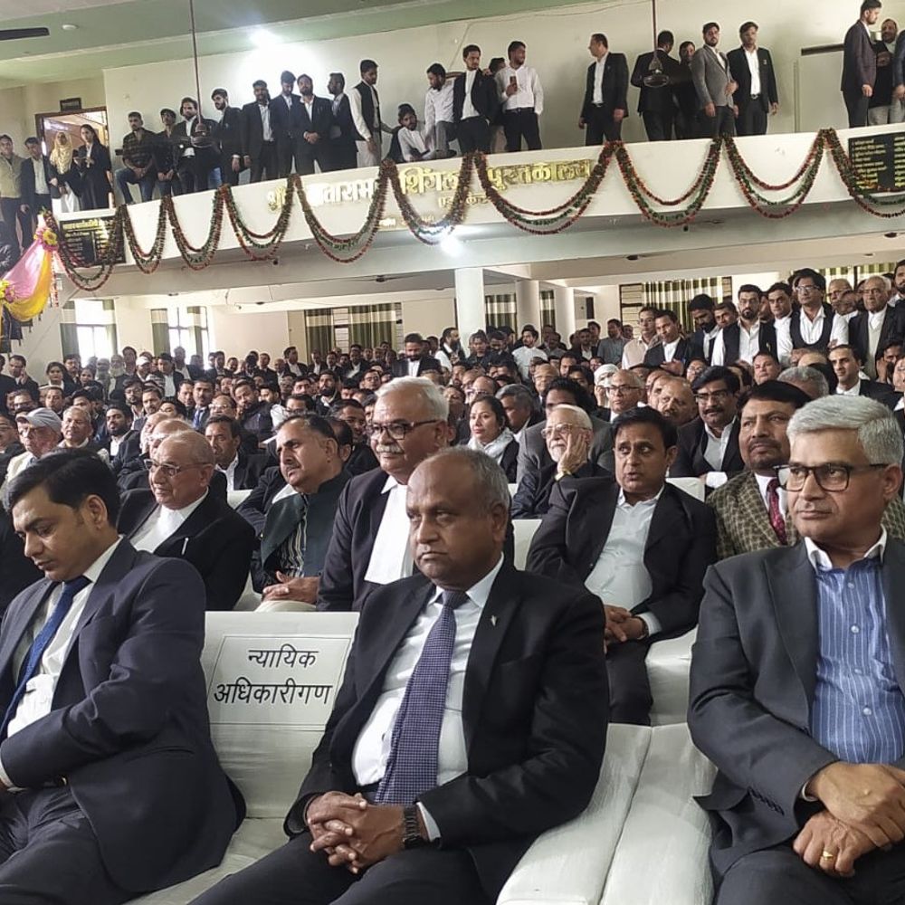 मेरठ बार एसोसिएशन की नई कार्यकारिणी ने ली शपथ:जिला जज अनुपम कुमार मुख्य अतिथि के रूप में मौजूद रहे