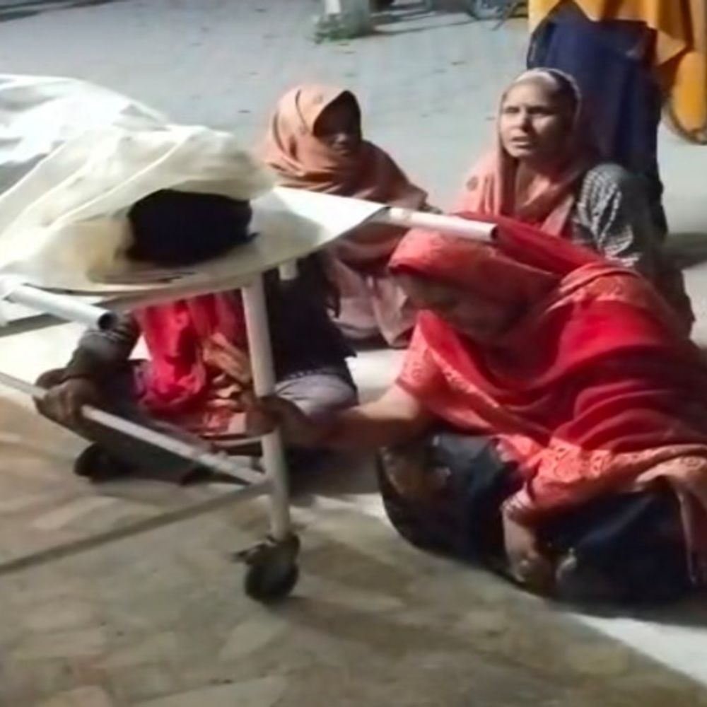 पिकअप की टक्कर से बाइक सवार युवक की मौत:होली मनाने घर लौट रहा था, एक घायल, बरेली में पुल निर्माण में करता था मजदूरी