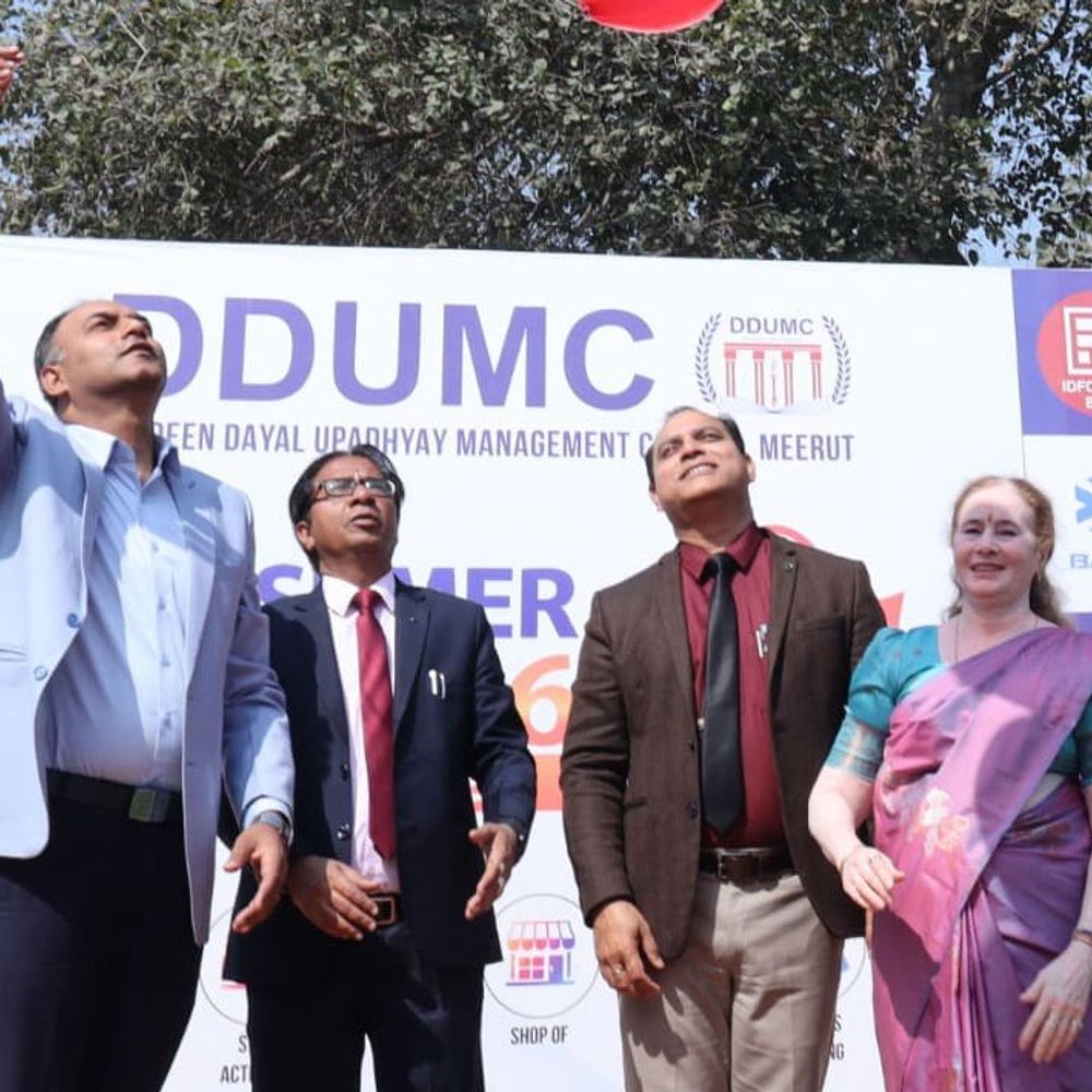 पंडित दीन दयाल उपाध्याय कॉलेज में कंज्यूमर फेयर:35 स्टॉल लगे, डॉ. मयंक अग्रवाल ने किया उद्घाटन