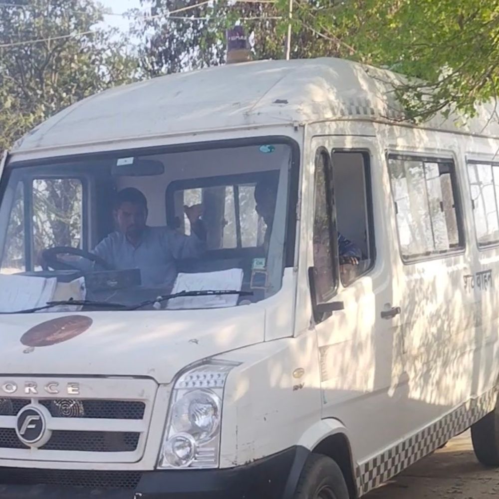 ललितपुर में पिकअप-बाइक की टक्कर:युवक की मौत, चचेरा भाई गंभीर घायल; जांच जारी