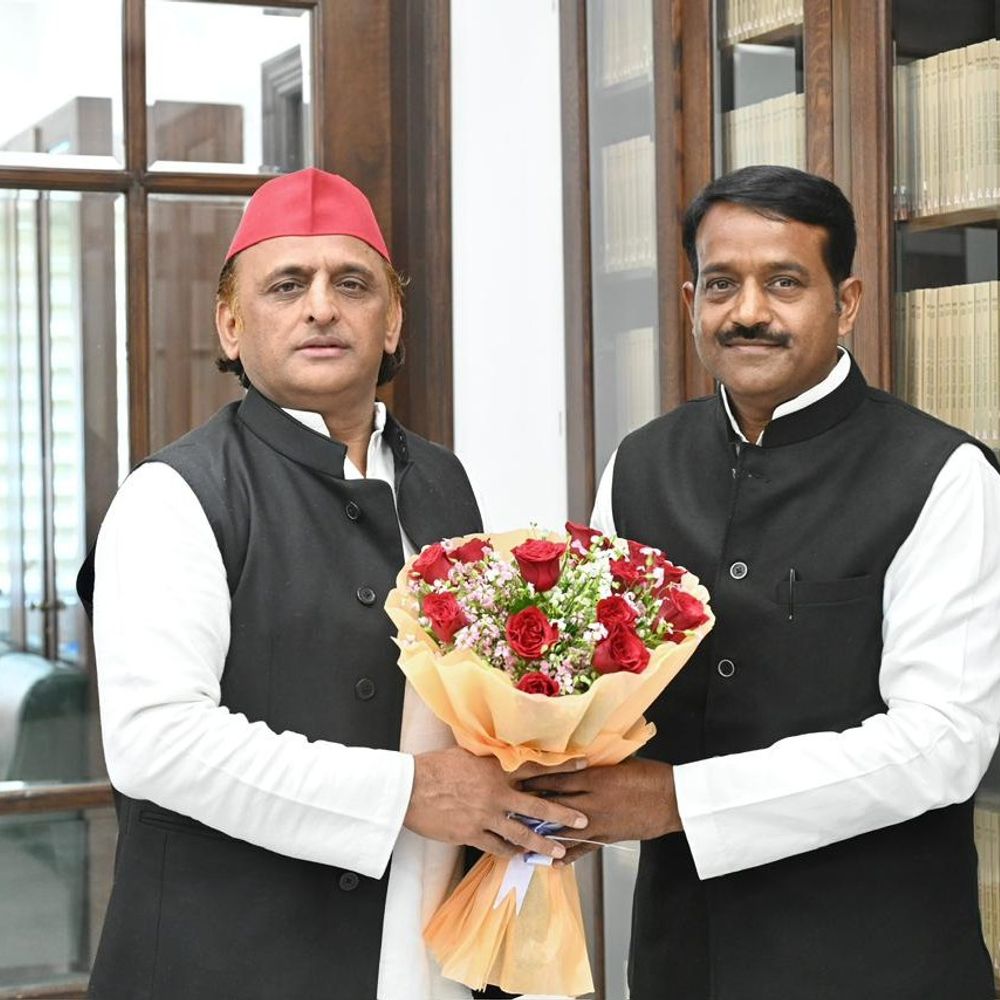 पूर्व मंत्री हेमराज वर्मा के सपा में लौटने की चर्चा:अखिलेश यादव से की मुलाकात, पीलीभीत सदर सीट से कर सकते है दावेदारी