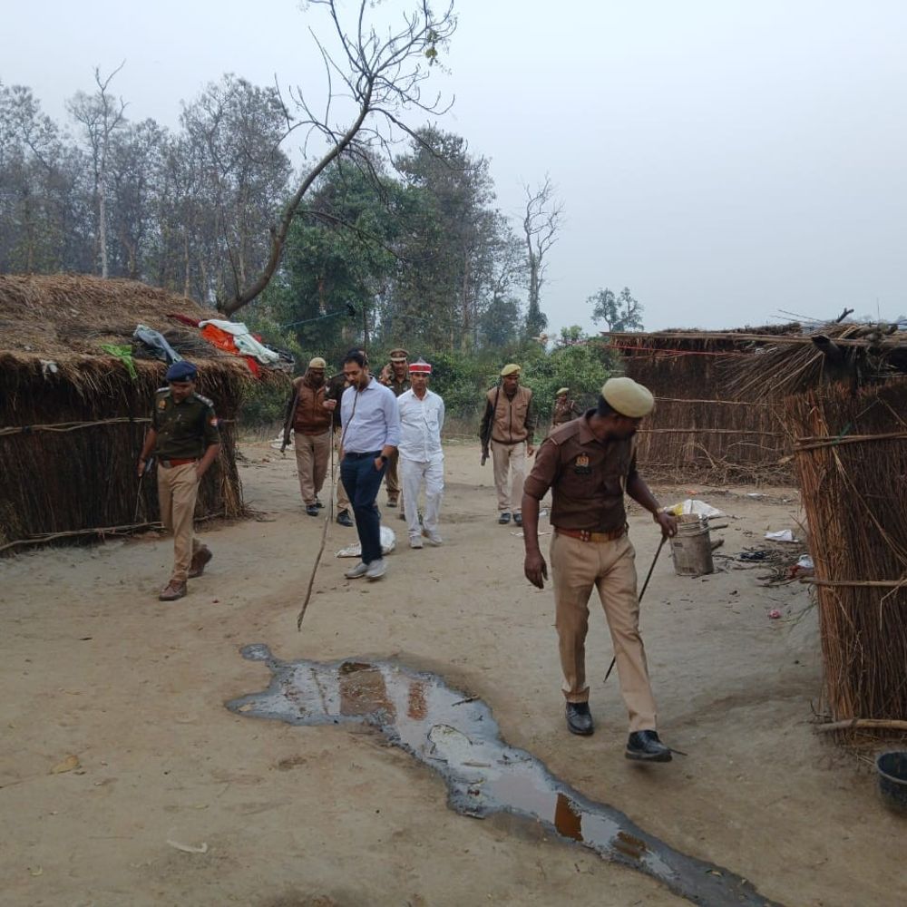 महाराजगंज में 12.5 क्विंटल अवैध लहन नष्ट:होली से पहले कार्रवाई, पुलिस ने ड्रोन कैमरे से ली संदिग्धों की जानकारी