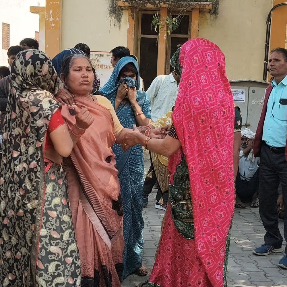 मैनपुरी में युवक की हत्या कर चेहरा जलाया:भाई बोला- पत्नी का झोलाछाप डॉक्टर से अफेयर, उसी ने साजिश रचकर मरवा दिया