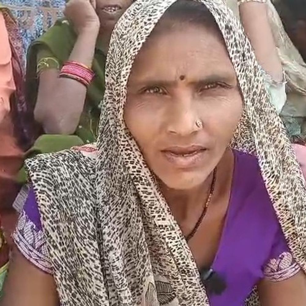 उन्नाव में राशन न मिलने पर ग्रामीणों का प्रदर्शन:सड़क जाम की, तुरंत सीज की गई कोटेदार की दुकान