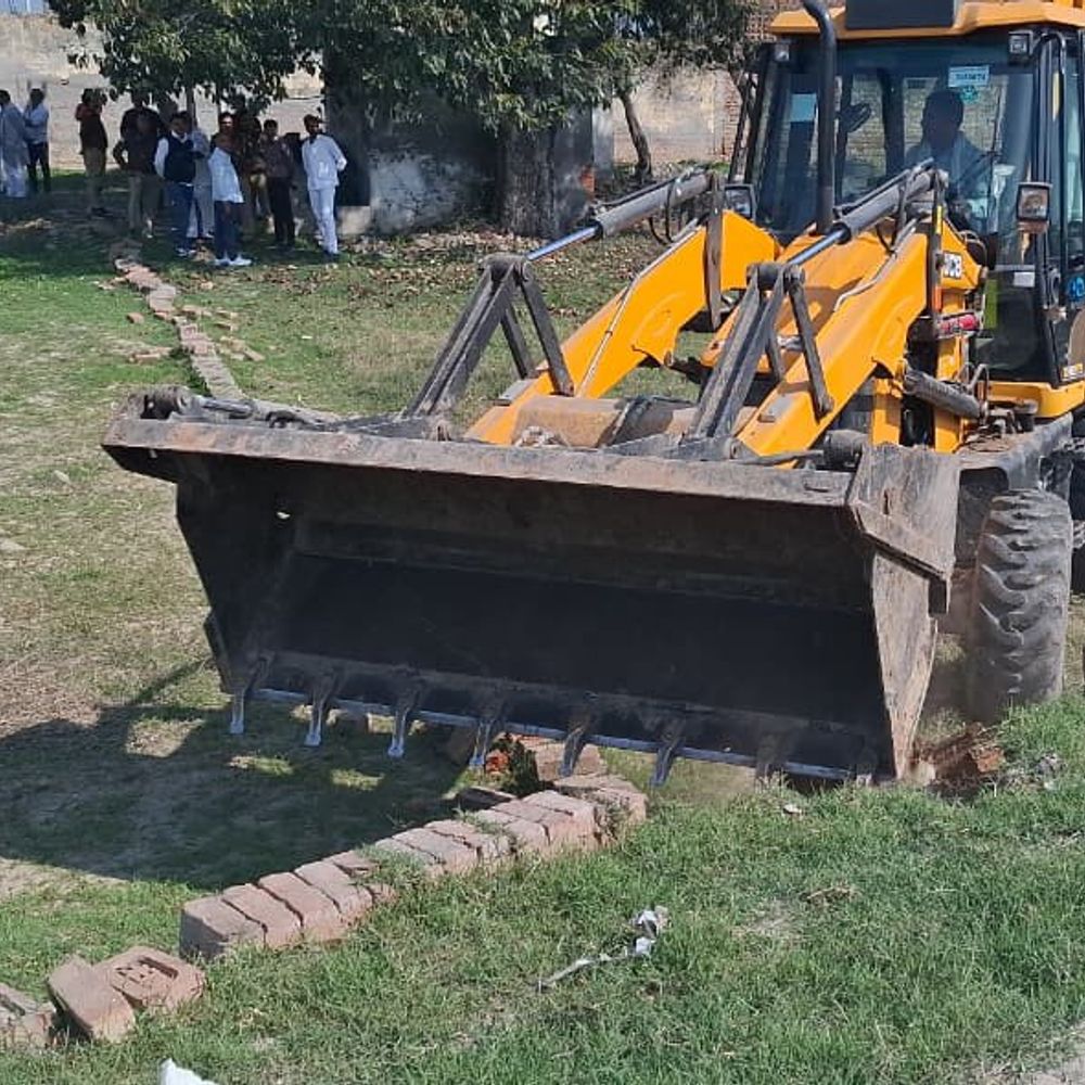 बागपत में दो अवैध कॉलोनियों पर चला बुलडोजर:13 हजार वर्ग मीटर अवैध कालोनियों पर प्राधिकरण ने की ध्वस्तीकरण कार्रवाई
