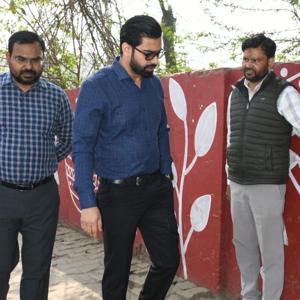 होली से पहले नगर आयुक्त ने किया निरीक्षण:मथुरा-वृंदावन में सौंदर्यीकरण कार्यों की प्रगति जांची, अतिक्रमण हटाने के निर्देश