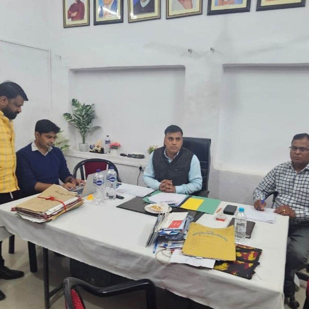 6 घंटे की जांच में कई दस्तावेजों में मिली खामियां:सीतापुर की मिश्रिख नगर पालिका में आईटी का छापा, भाजपा विधायक की बहू अध्यक्ष