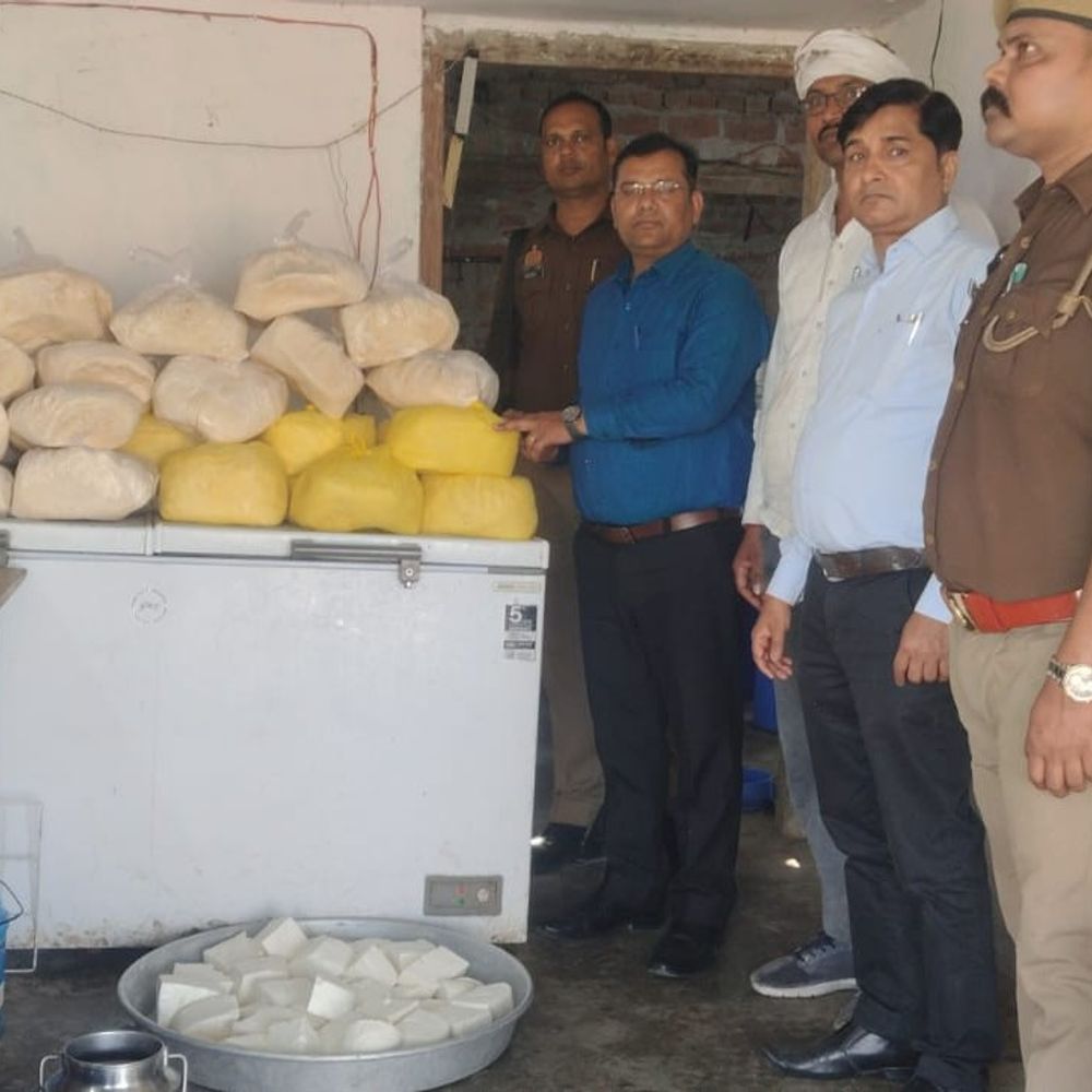 खाद्य विभाग ने 13.56 लाख की सामग्री जब्त की:छोटे व्यापारियों पर कार्रवाई, खुले में मांस विक्रेताओं पर भेदभाव का आरोप