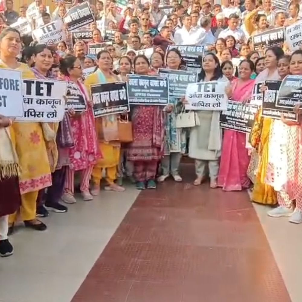 आरटीई पूर्व नियुक्त शिक्षकों ने टीईटी से छूट मांगी:फिरोजाबाद में PM को ज्ञापन भेजकर अध्यादेश लाने की मांग