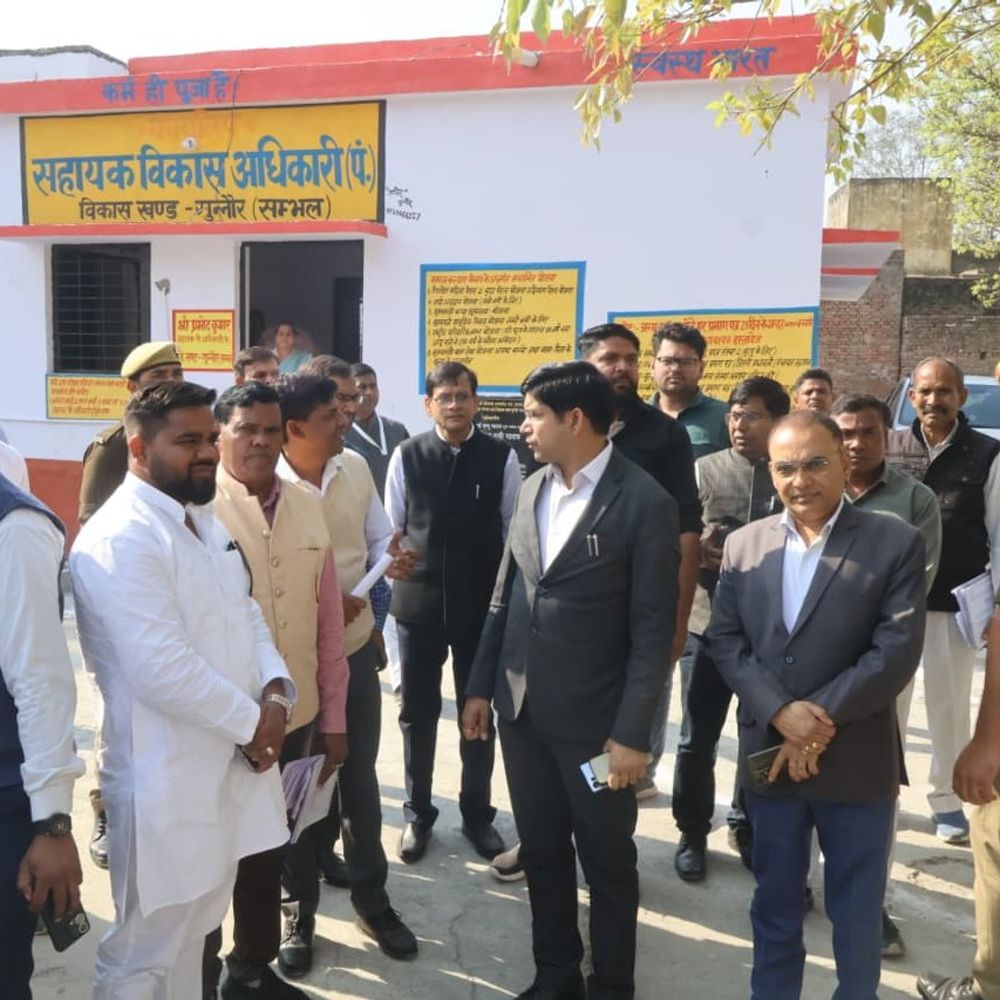 संभल DM ने अपराधियों के लाइसेंसी हथियारों की रिपोर्ट तलब:बोले- मिशन शक्ति के अंतर्गत थाने पर परिवार टूटने के बजाय जुड़े