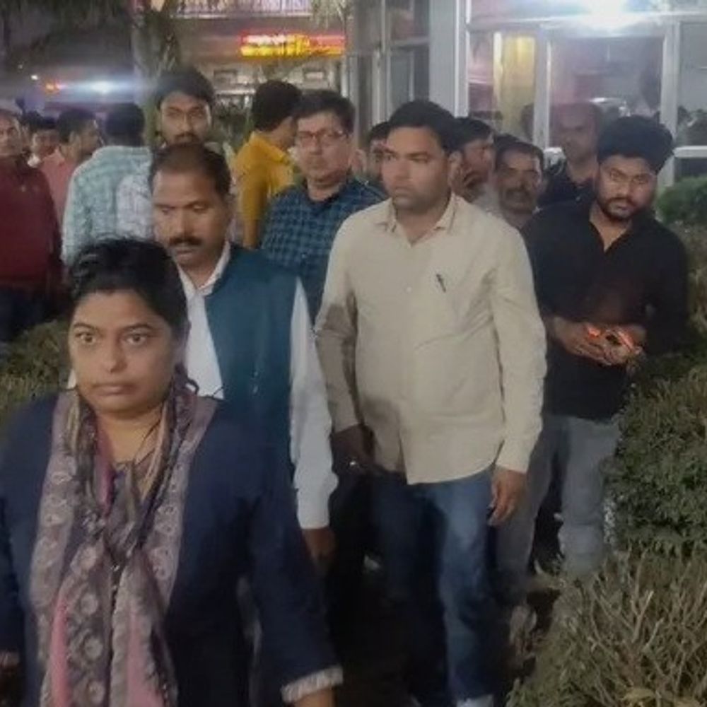 BDO और पंचायत सचिव पर मुकदमा दर्ज:संतकबीर नगर में भाजपा नेता से की थी अभद्रता, दो हजार रुपए मांगने का आरोप