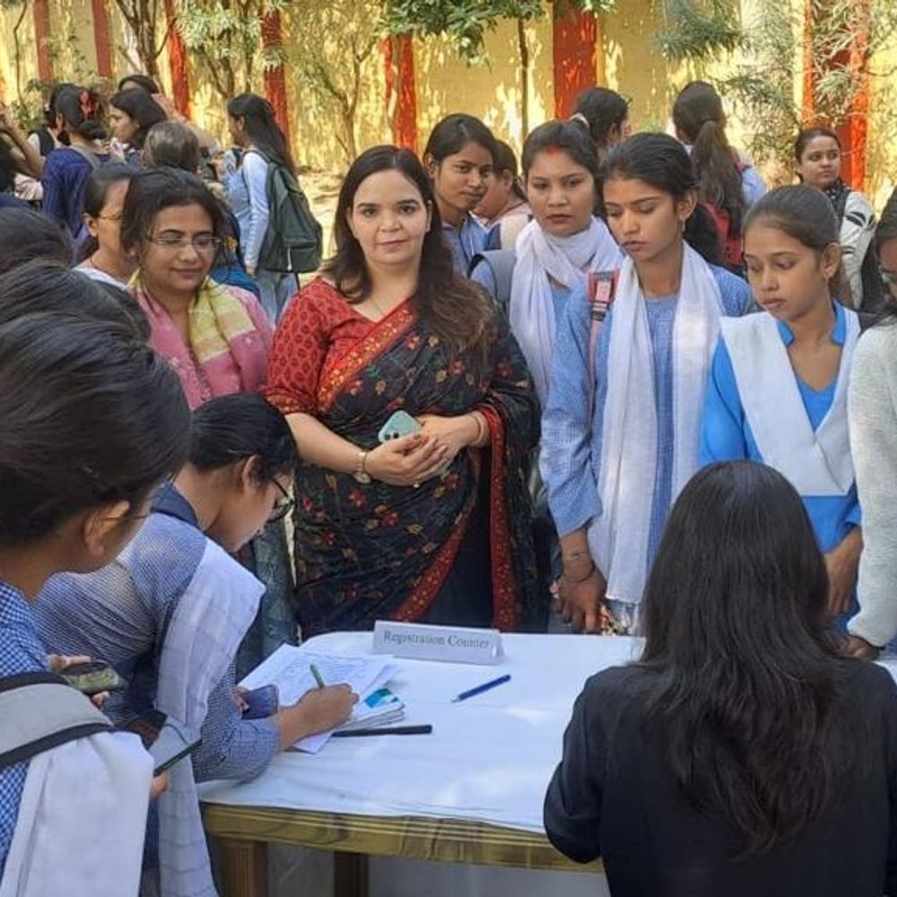 एपी सेन कॉलेज में रोजगार मेला- 70 छात्राएं शॉर्टलिस्ट:2.5 लाख तक सालाना पैकेज मिलेगा, 300 ने इंटरव्यू दिया था