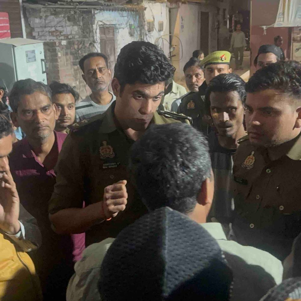 पानी की टंकी के ऊपर छज्जा निकालने पर हंगामा:क्षेत्रीय लोगों के विरोध के बाद पुलिस ने 4 घंटे में शांत कराया मामला