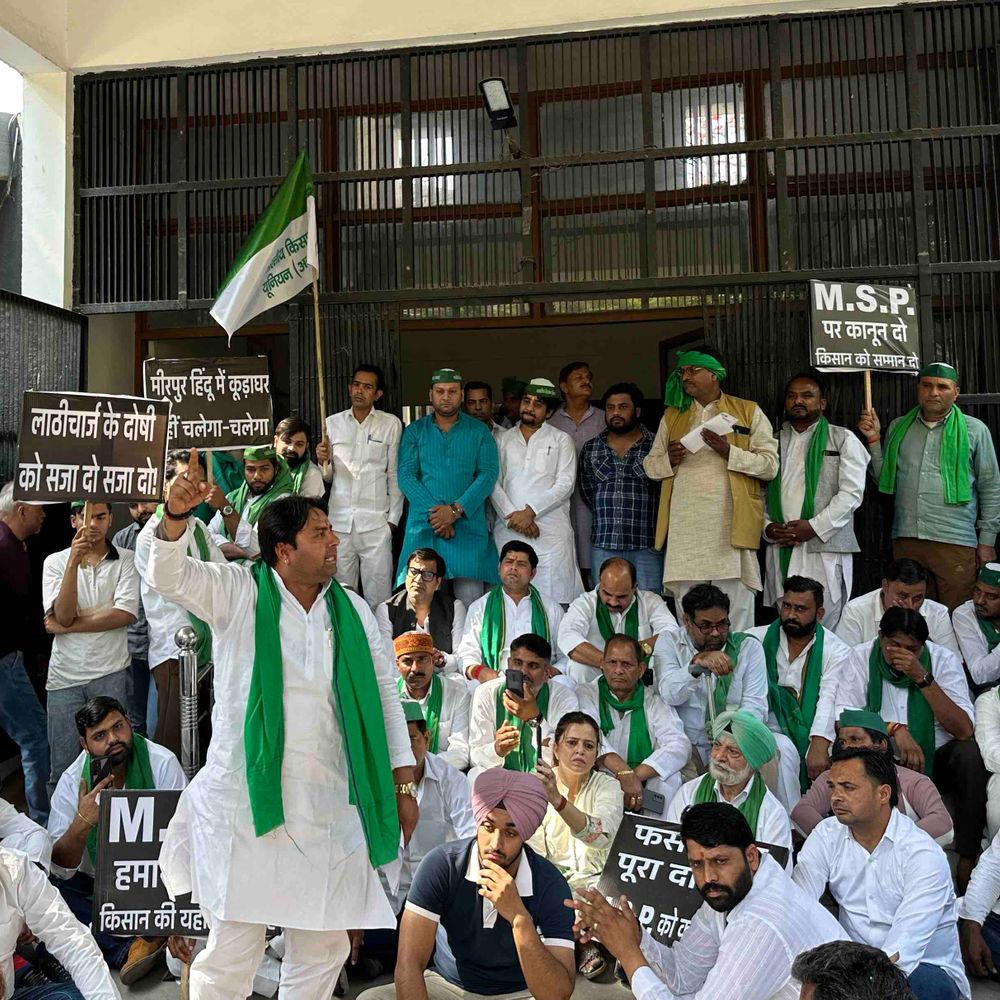 गाजियाबाद में सैकड़ों किसानों का प्रदर्शन:राष्ट्रपति के नाम प्रशासनिक अधिकारियों को सौंपा ज्ञापन