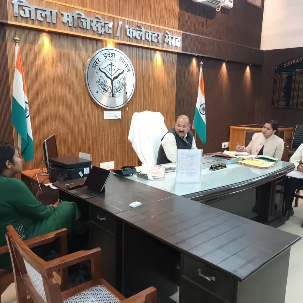 जिलाधिकारी ने की गंगा, वृक्षारोपण, पर्यावरण समितियों की समीक्षा:काली नदी के जीर्णोद्धार और वृक्षारोपण पर दिए निर्देश