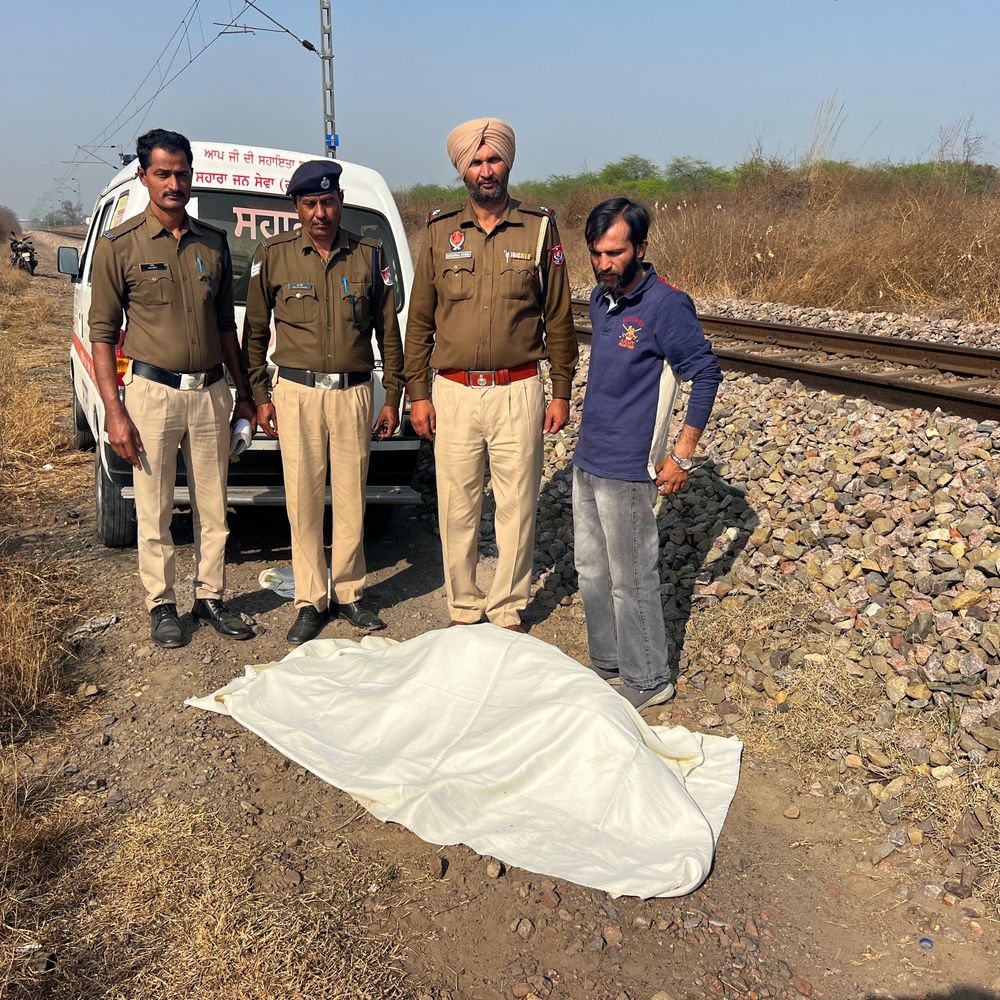 बठिंडा में रेलवे लाइन के पास मिला शव:  मोबाइल से हुई पहचान, सामाजिक संस्था ने परिजनों को दी सूचना – Bathinda News