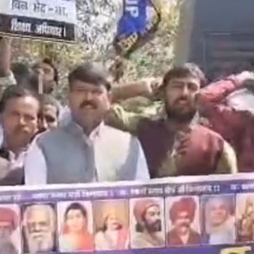 यूजीसी एक्ट लागू करने की मांग:अम्बेडकरनगर में भेदभाव और आत्महत्या रोकने के लिए राष्ट्रपति को ज्ञापन