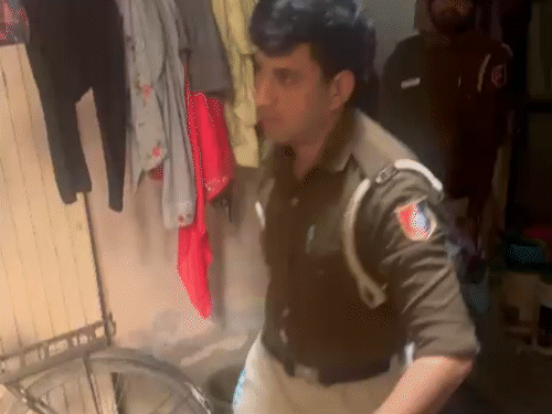 चंडीगढ़ में देवर-भाभी की लाश मिली:  युवक घर में फंदे पर, महिला जमीन पर पड़ी थी, पति बाहर गया था, मृतका के 2 बच्चे – Chandigarh News