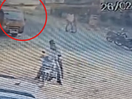 जमुई में तेज रफ्तार स्कॉर्पियो ने 5 को रौंदा:  बाइक को बचाने में स्टेयरिंग मुड़ा,शादी से लौट रहा था परिवार;CCTV में कैद हुई घटना – Jamui News