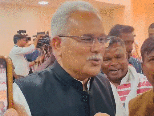 होली से पहले भूपेश ने चूहे-धान पर गाया फाग:कहा- मुसवा बिन घोटाला न होए विष्णु, दे-दे बुलउवा, बीजेपी बोली- पकड़ागे-धरागे मुसवा मन रे