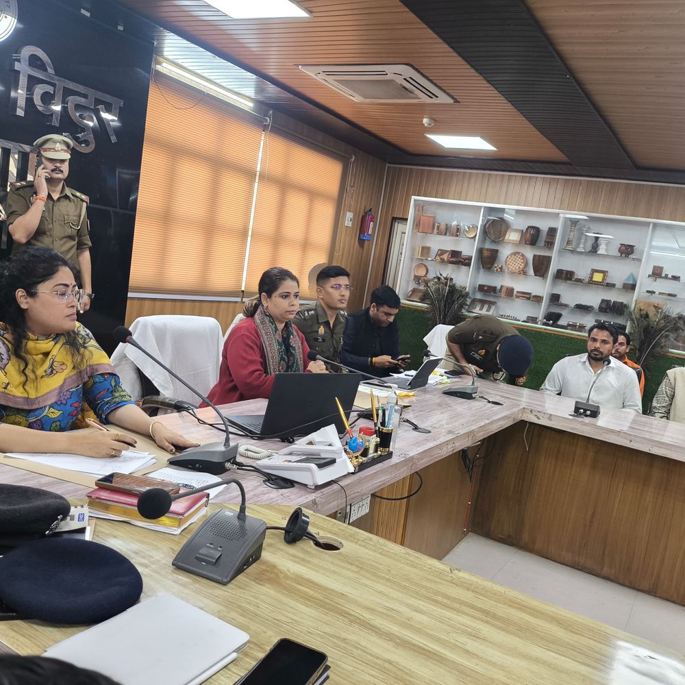 सोशल मीडिया, असामाजिक तत्वों पर पुलिस की नजर:होली-ईद को लेकर अलर्ट, DM बोलीं- कोई नई परंपरा न शुरू करें