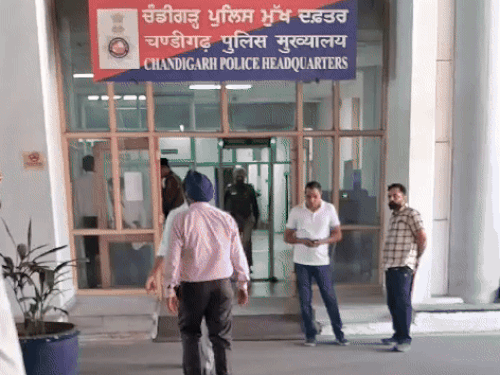 चंडीगढ़ पुलिस का 7 बैंकों पर 1.83 करोड़ बकाया:  2023-24 की ऑडिट रिपोर्ट में खुलासा, कई गड़बड़ियां सामने आईं,आउटसोर्सिंग में नियमों की अनदेखी – Chandigarh News