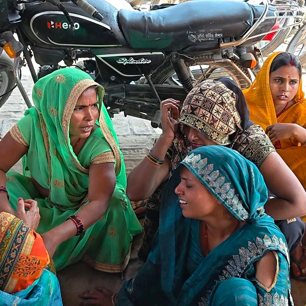 रायबरेली में सड़क हादसे में महिला की मौत:बाइक सवार दंपती को टक्कर, अस्पताल पहुंचने पर चिकित्सकों ने मृत घोषित किया