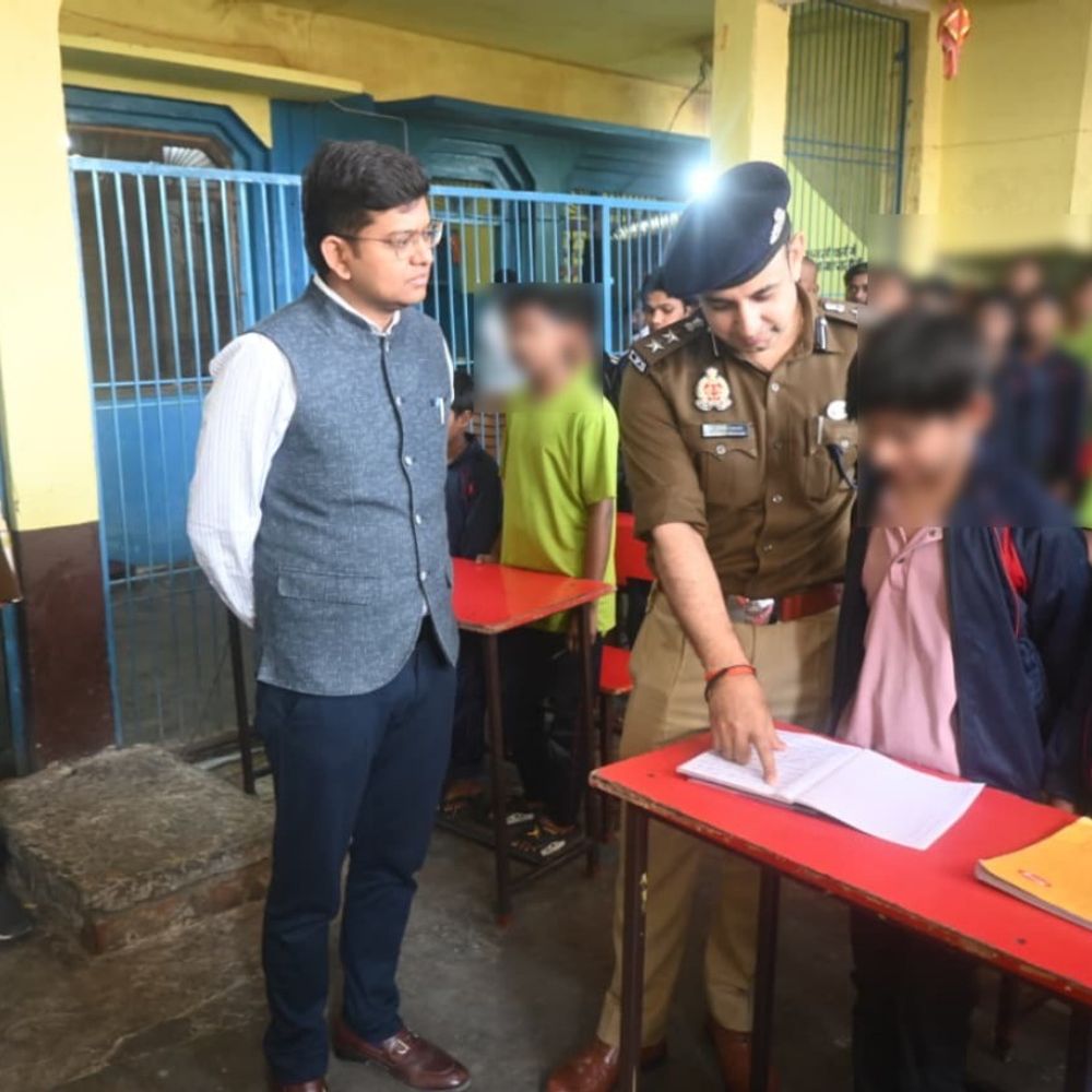 सिद्धार्थनगर में बस्ती किशोर गृह का निरीक्षण किया:अधिकारियों ने किशोरों की सुरक्षा और सुविधाओं का आकलन किया, दिए निर्देश