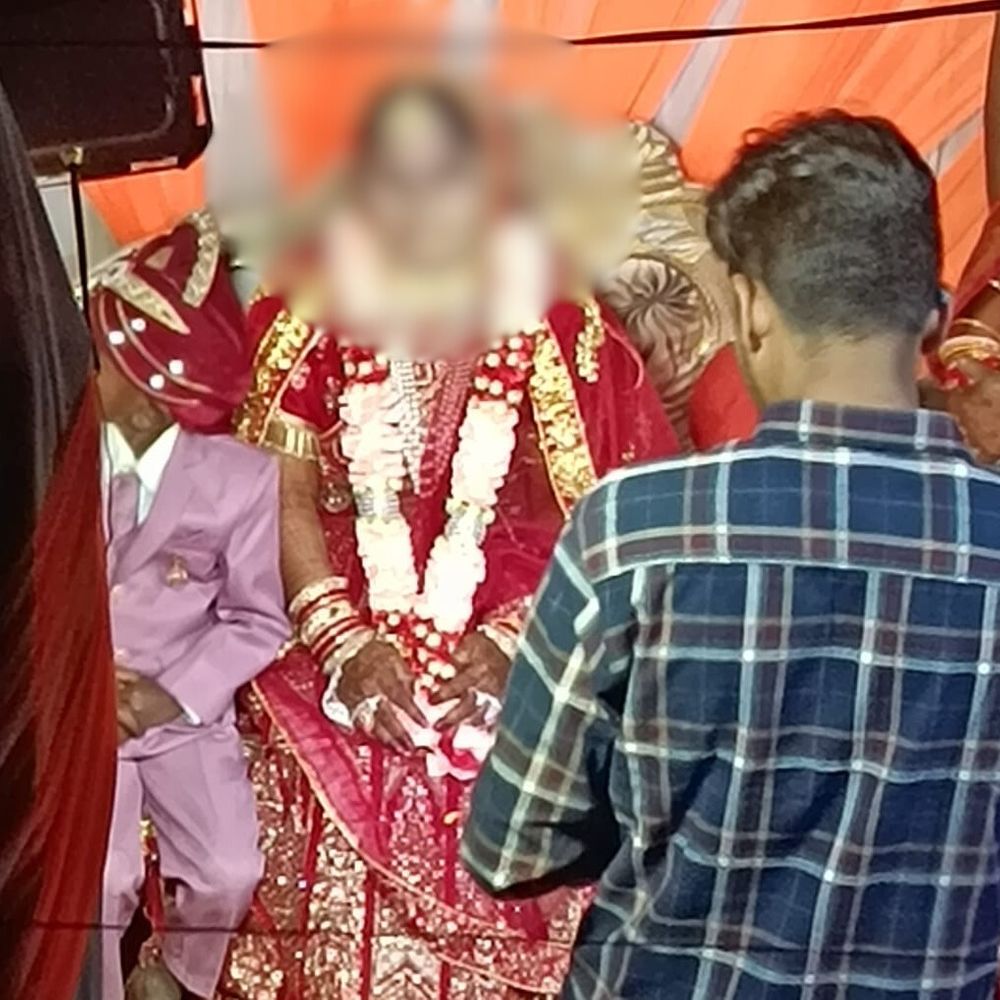 विवाह में दुल्हन के लिए दूल्हा लाया नकली जेवर...लौटी बारात:देवरिया में दोनों पक्षों के बीच हुआ जमकर विवाद; जयमाला की रस्म हुई थी पूरी