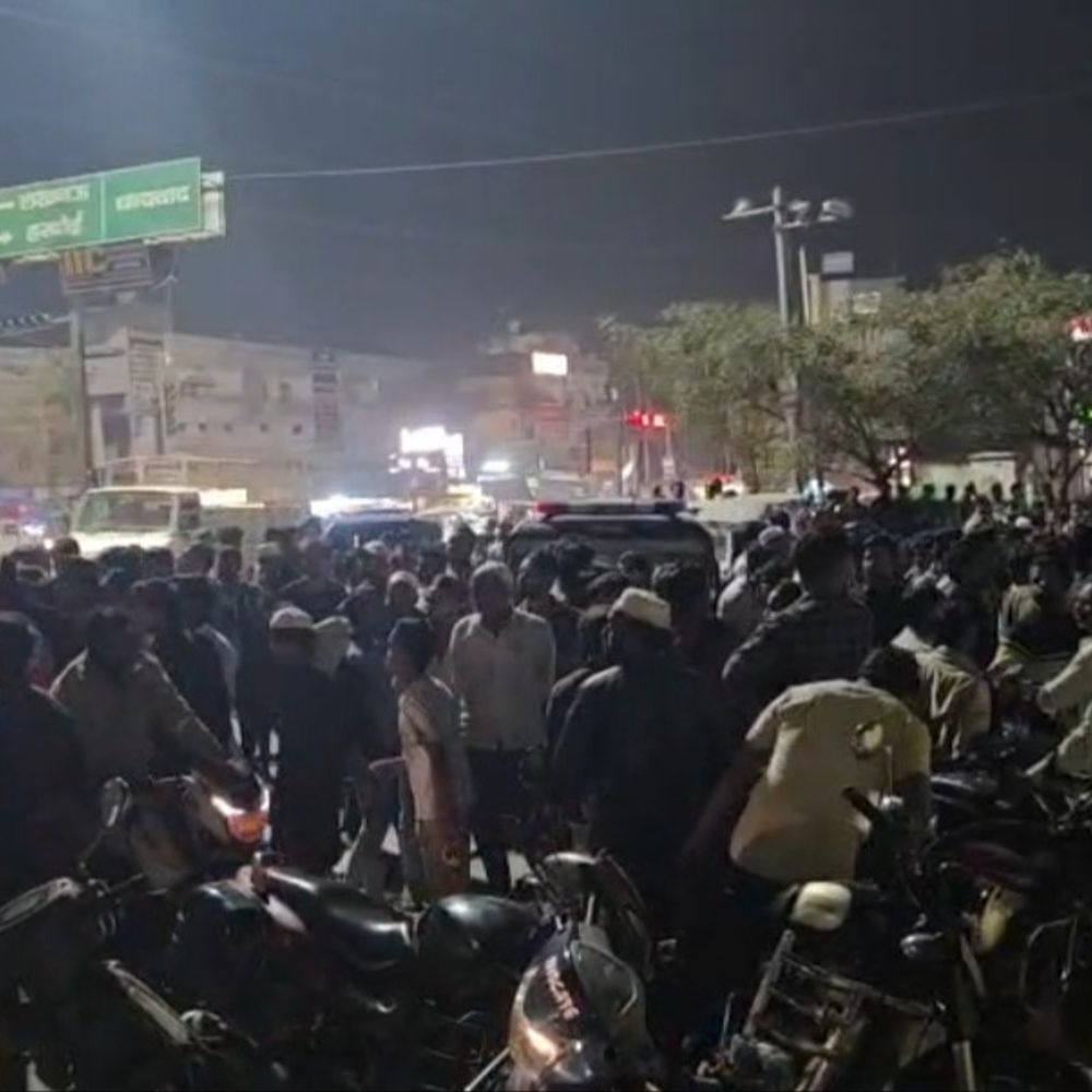 दुबग्गा में ‘गद्दी गैंग’ ने एक युवक को पीटा:पुरानी रंजिश के चलते चाय की दुकान पर हमला, गुस्साए ग्रामीणों ने थाना घेरकर की नारेबाजी